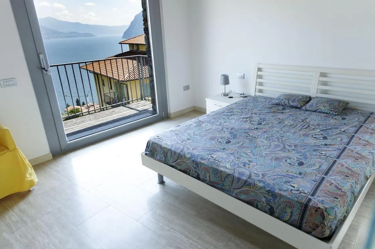 Hotel Miranda Riva di Solto 3*,