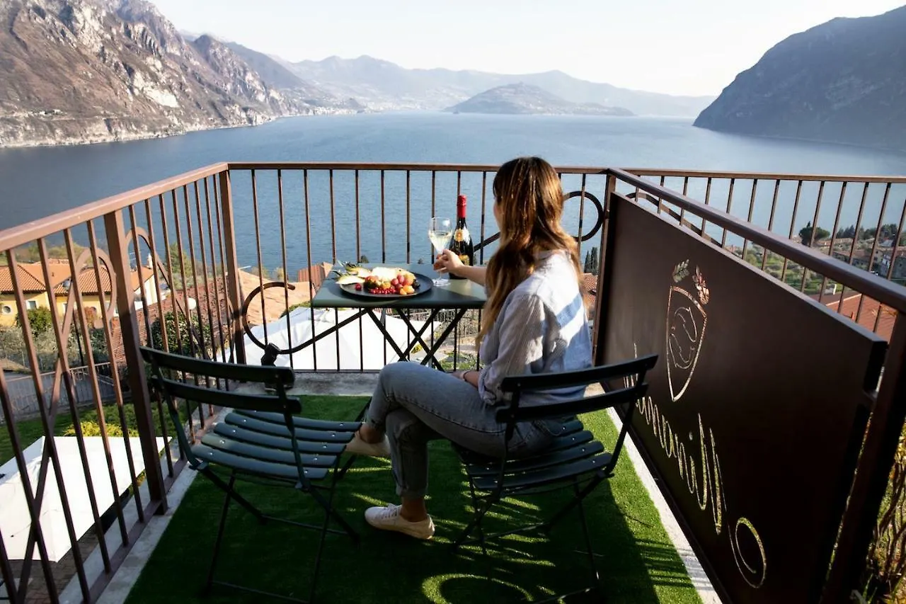 Hotel Miranda Riva di Solto 3*,