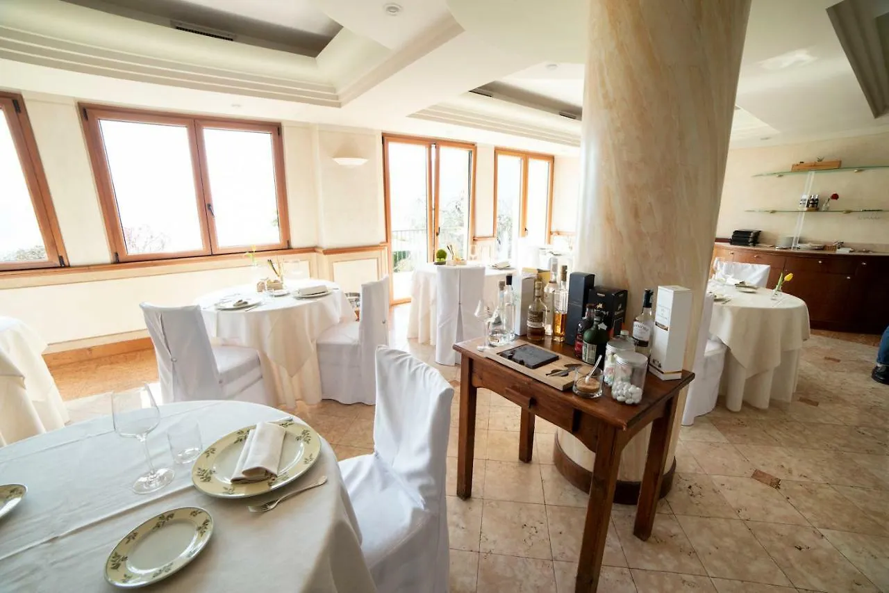 Hotel Miranda Riva di Solto 3*,