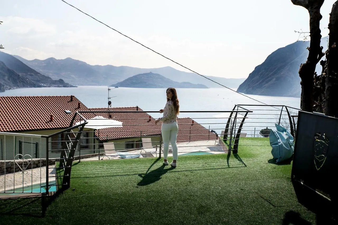 Hotel Miranda Riva di Solto 3*,